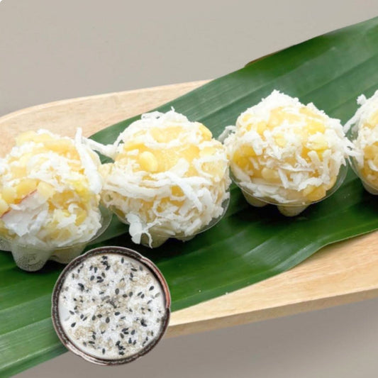 Kanom Tom / Boiled Flour Ball with Coconut Filling