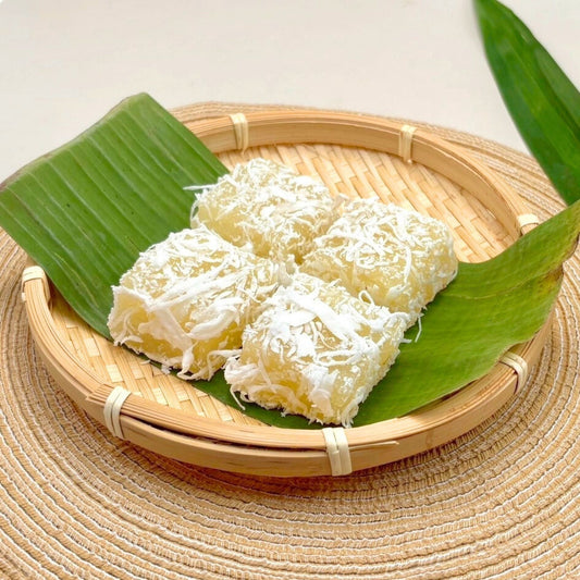 Kanom Mun / Steamed Cassava Cakes
